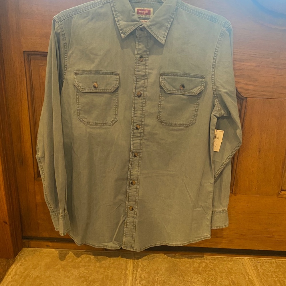 New men’s medium long sleeve blue jean shirt